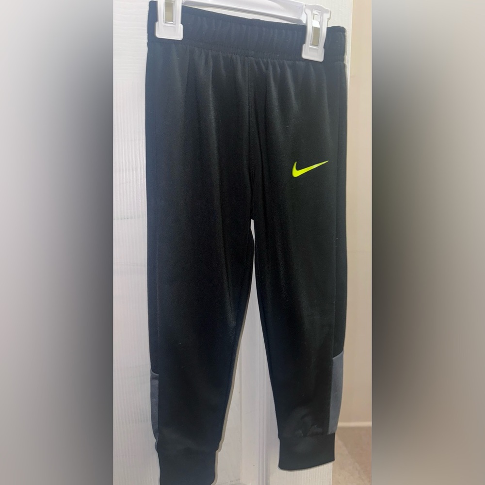 Nike Boys 2-Piece Track Set Full Zip Jacket Jogger Pants Gray Black 4T - Picture 7 of 11